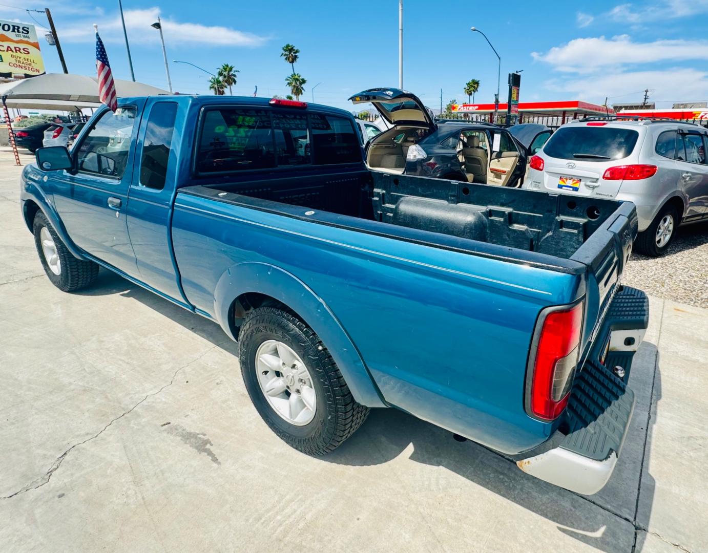 2001 Blue Nissan Frontier (1N6DD26S41C) , located at 2190 Hwy 95, Bullhead City, AZ, 86442, (928) 704-0060, 0.000000, 0.000000 - 2001 Nissan frontier xe king cab. 4 cylinder. 142k miles. Manual . Ice cold ac. Lots of extras done to truck . New tires new radiator. Fully serviced. New clutch, new brakes, pads. Runs and drives great. Financing available. In house financing .buy here pay here - Photo#4